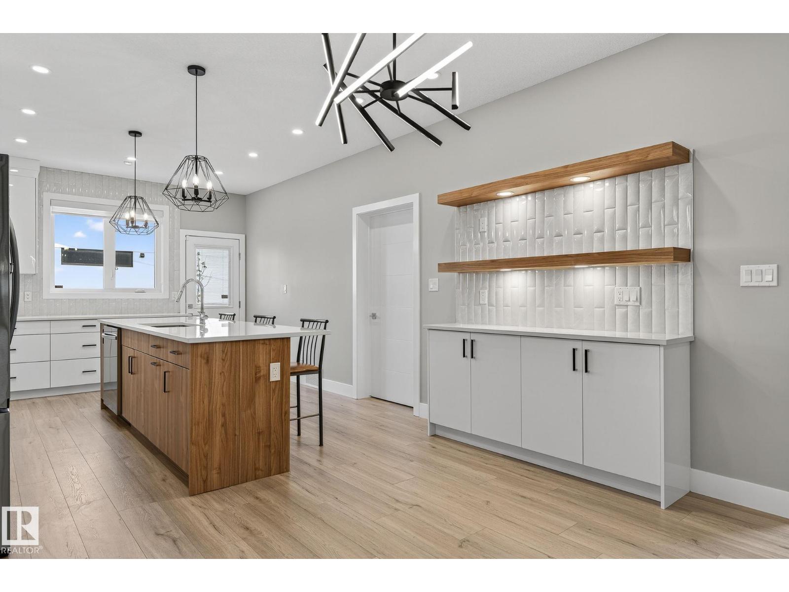 10906 54 AV NW - 8