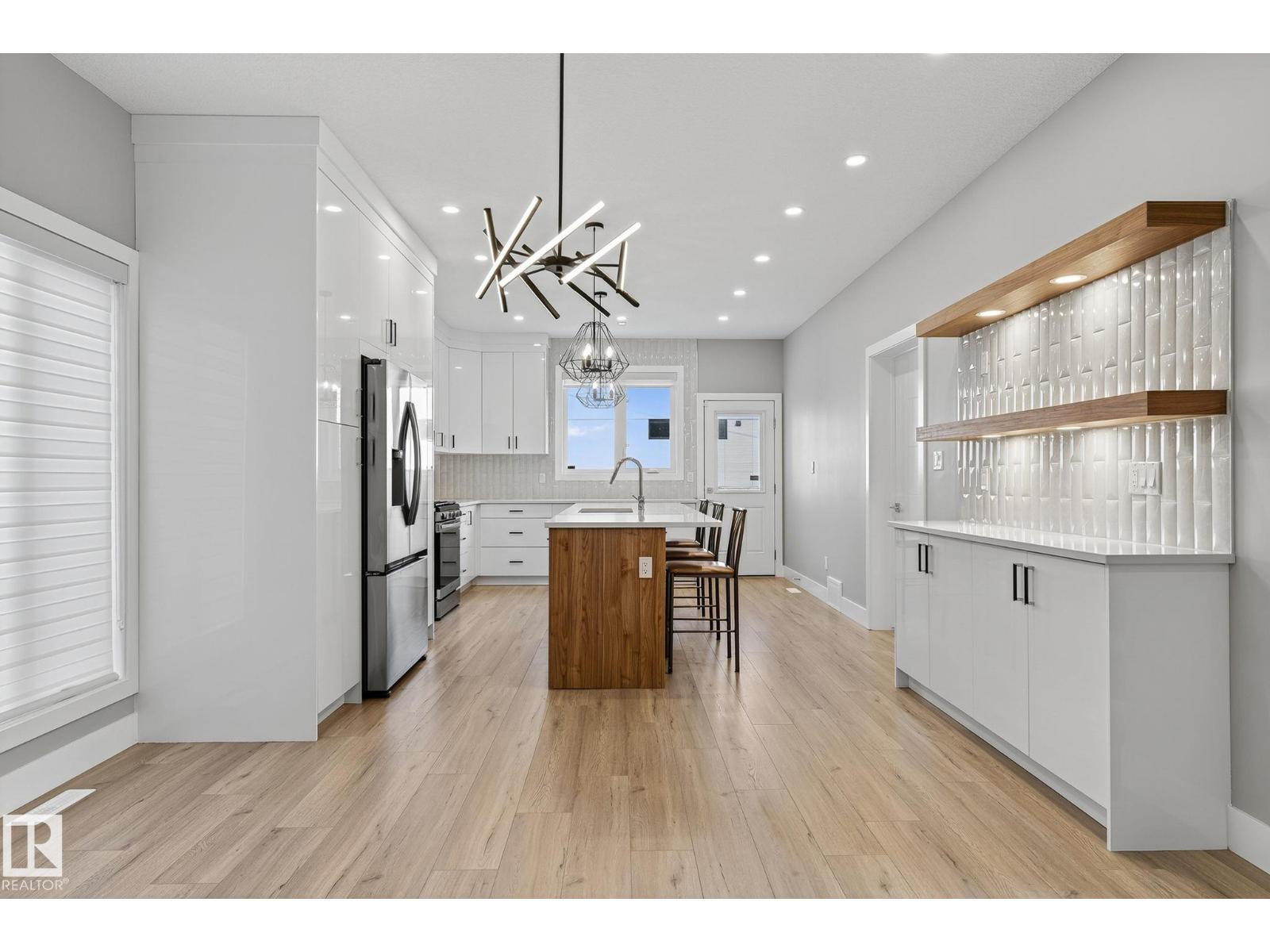 10906 54 AV NW - Image 9