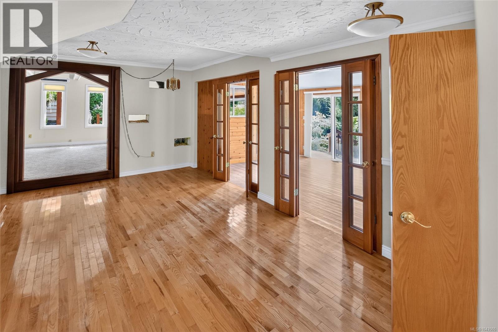 697 Crestwood Rd, Gabriola Island