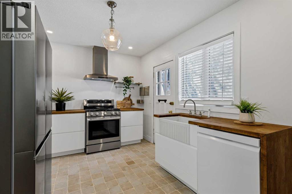 245 21 Avenue NW - 10
