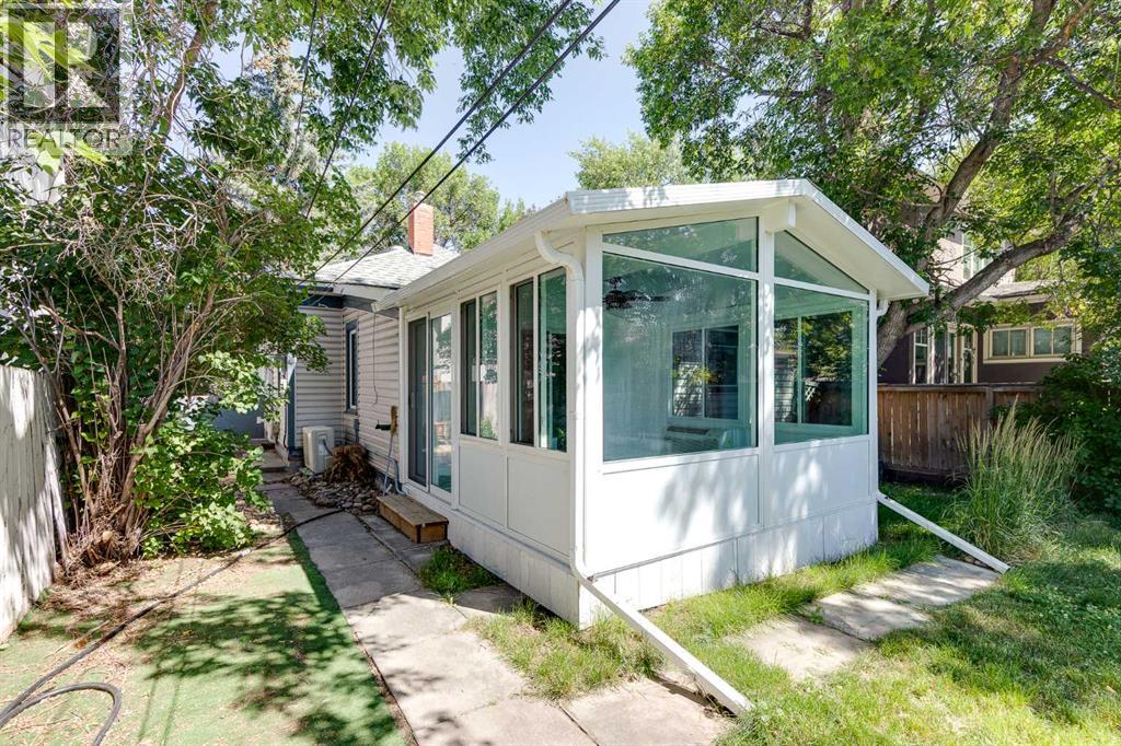 245 21 Avenue NW - 26