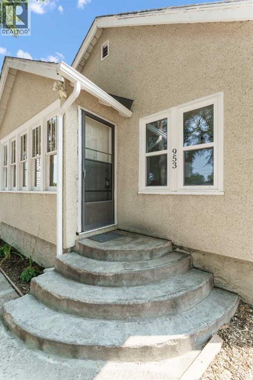 953 5 Street SE - 2