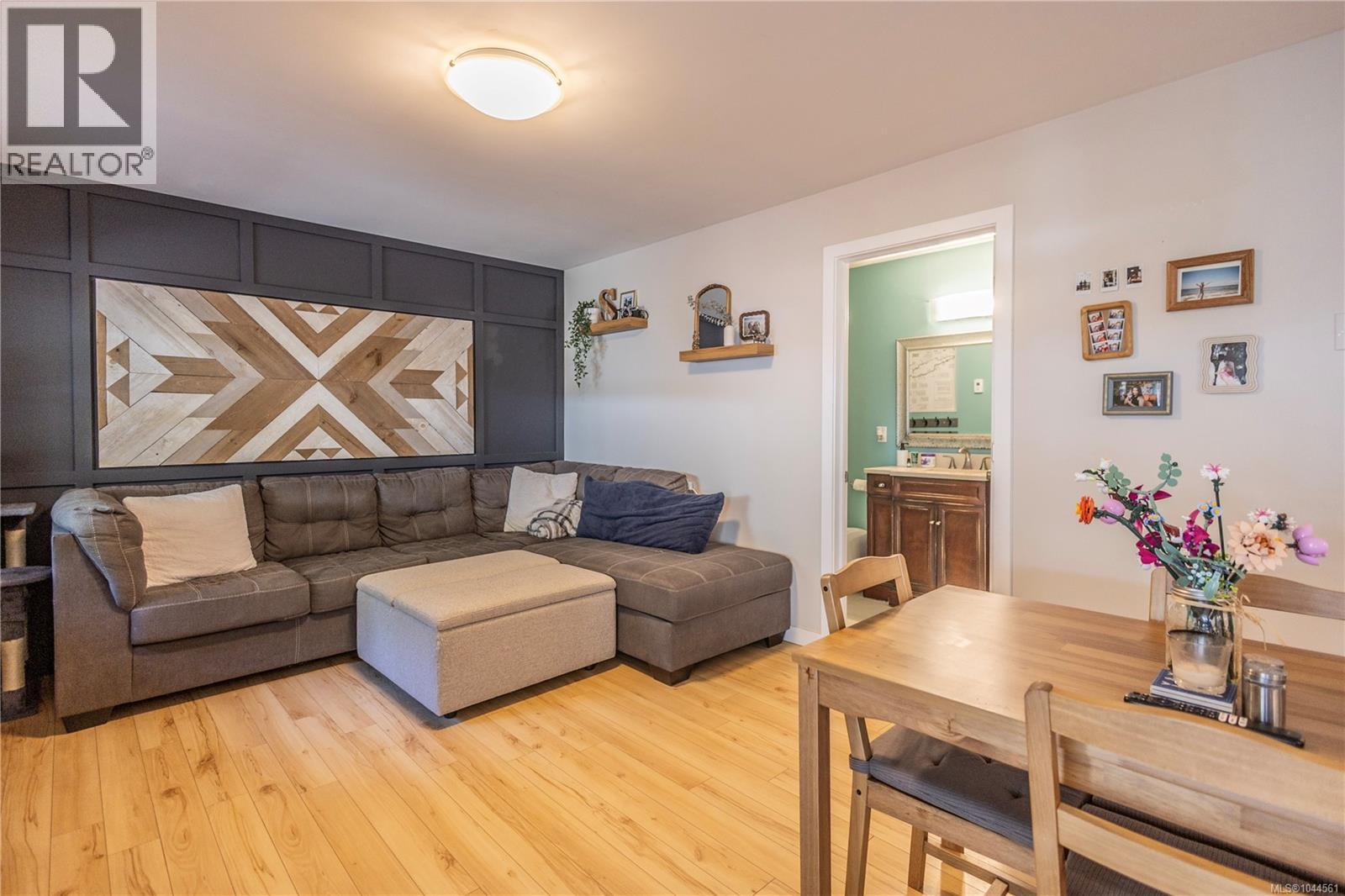 877 Hutchinson Rd - 23