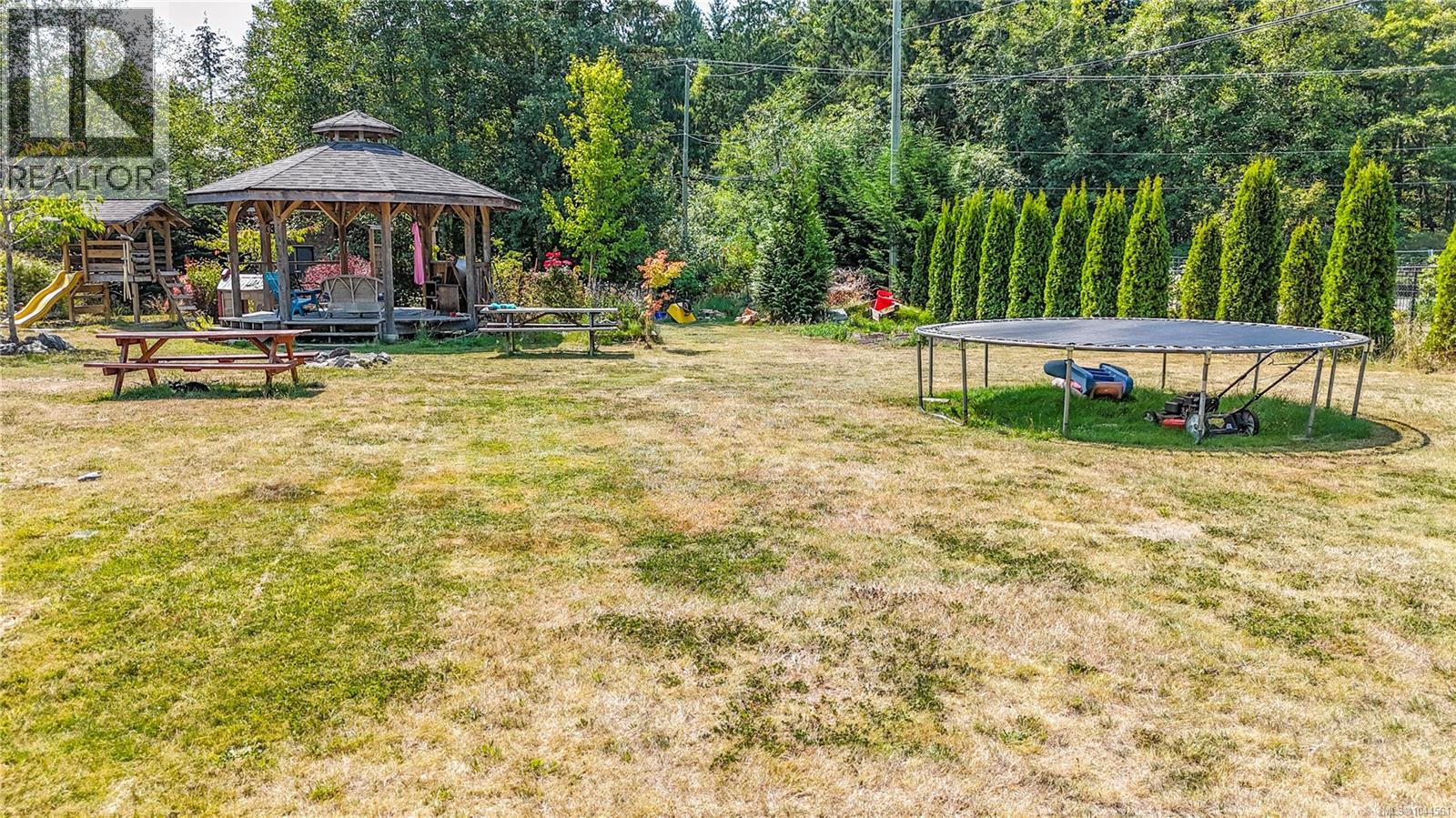 877 Hutchinson Rd - Image 42