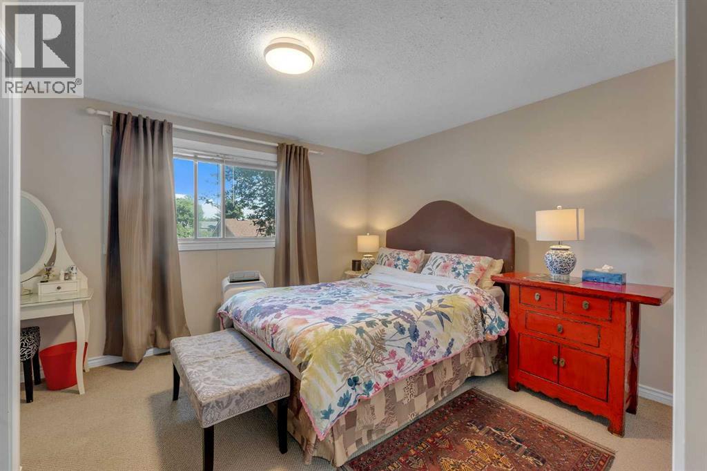 35 Rundlemere Place NE - 16