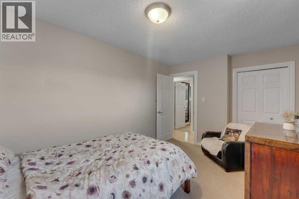 35 Rundlemere Place NE - 20