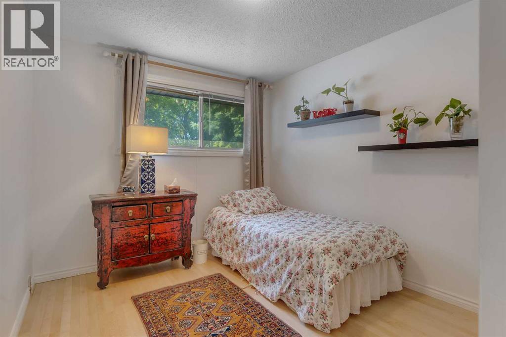 35 Rundlemere Place NE - 22