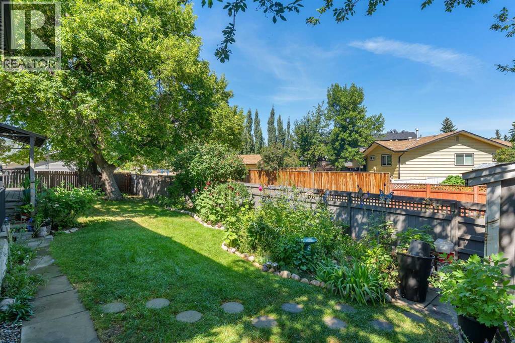 35 Rundlemere Place NE - 33