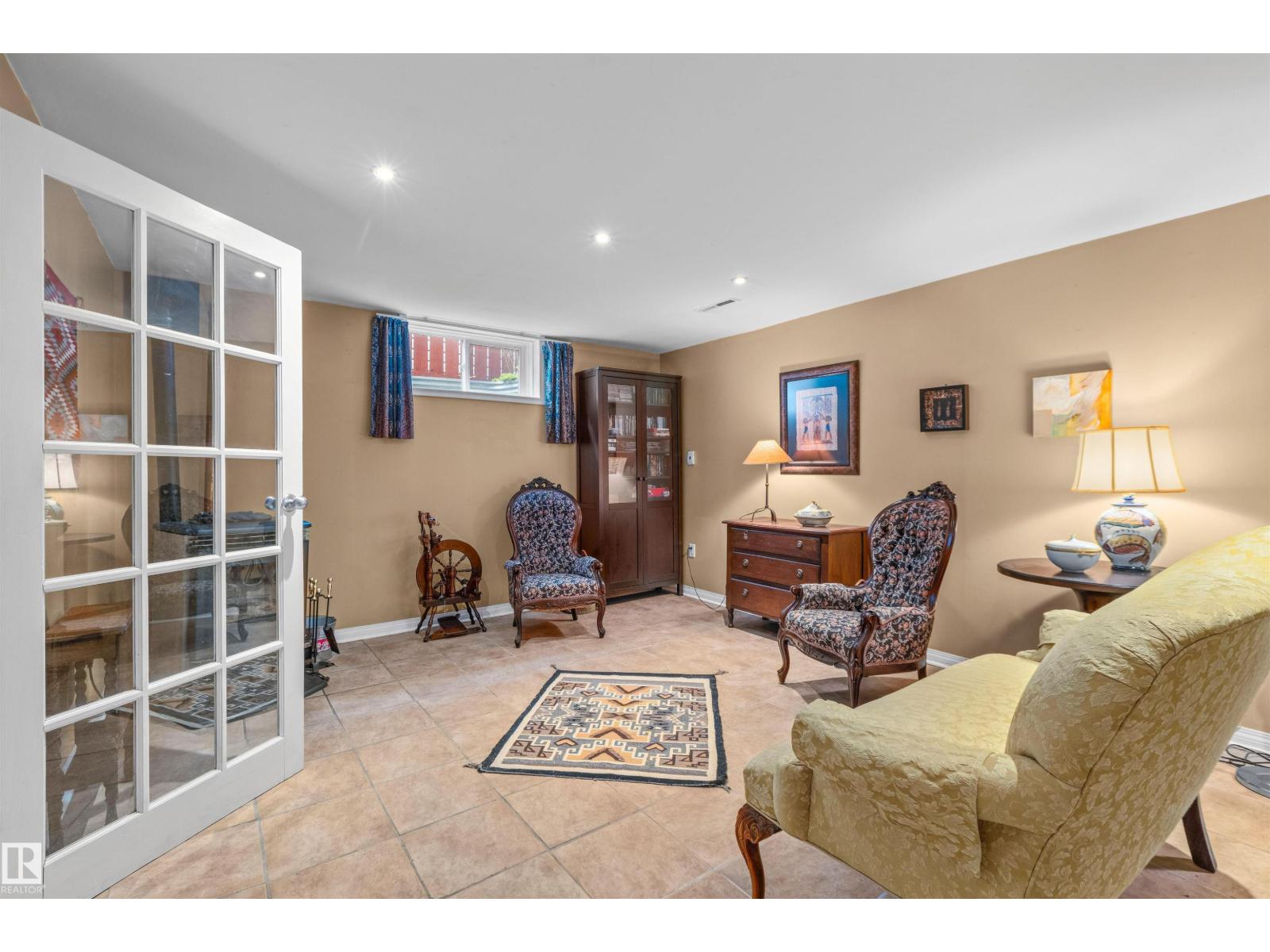 6811 101A AV NW - Image 21