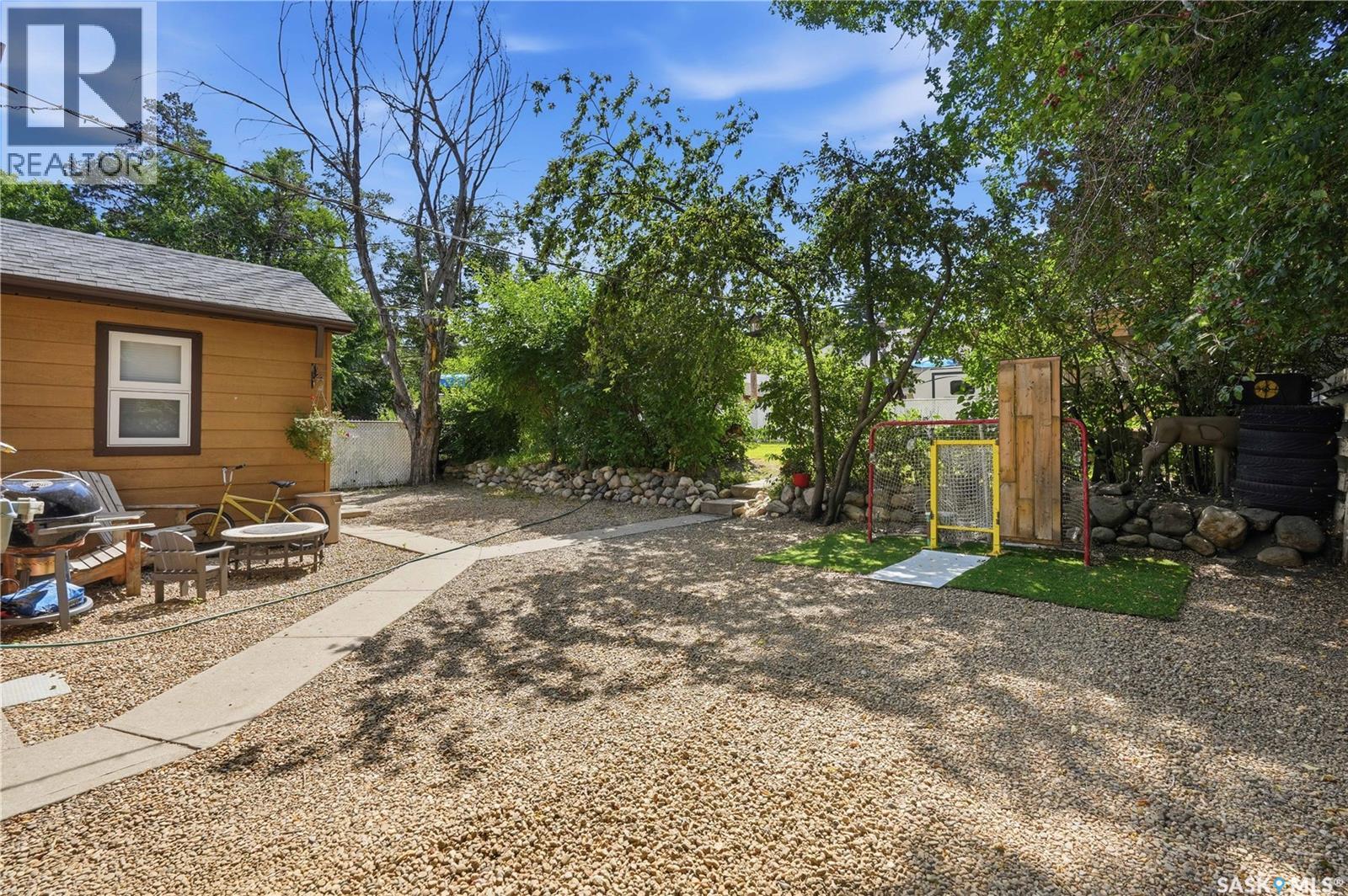 145 Lillooet STREET E - 28