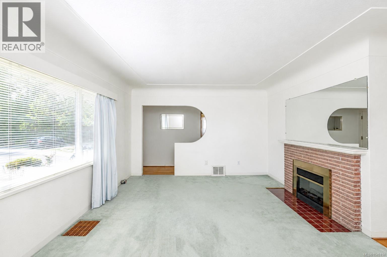 1040 Craigflower Rd - 3