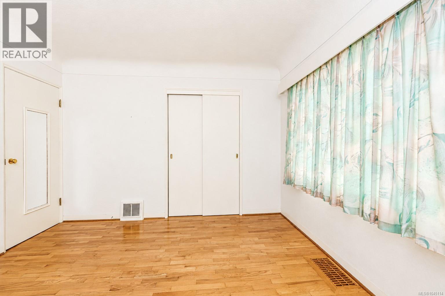 1040 Craigflower Rd - Image 13