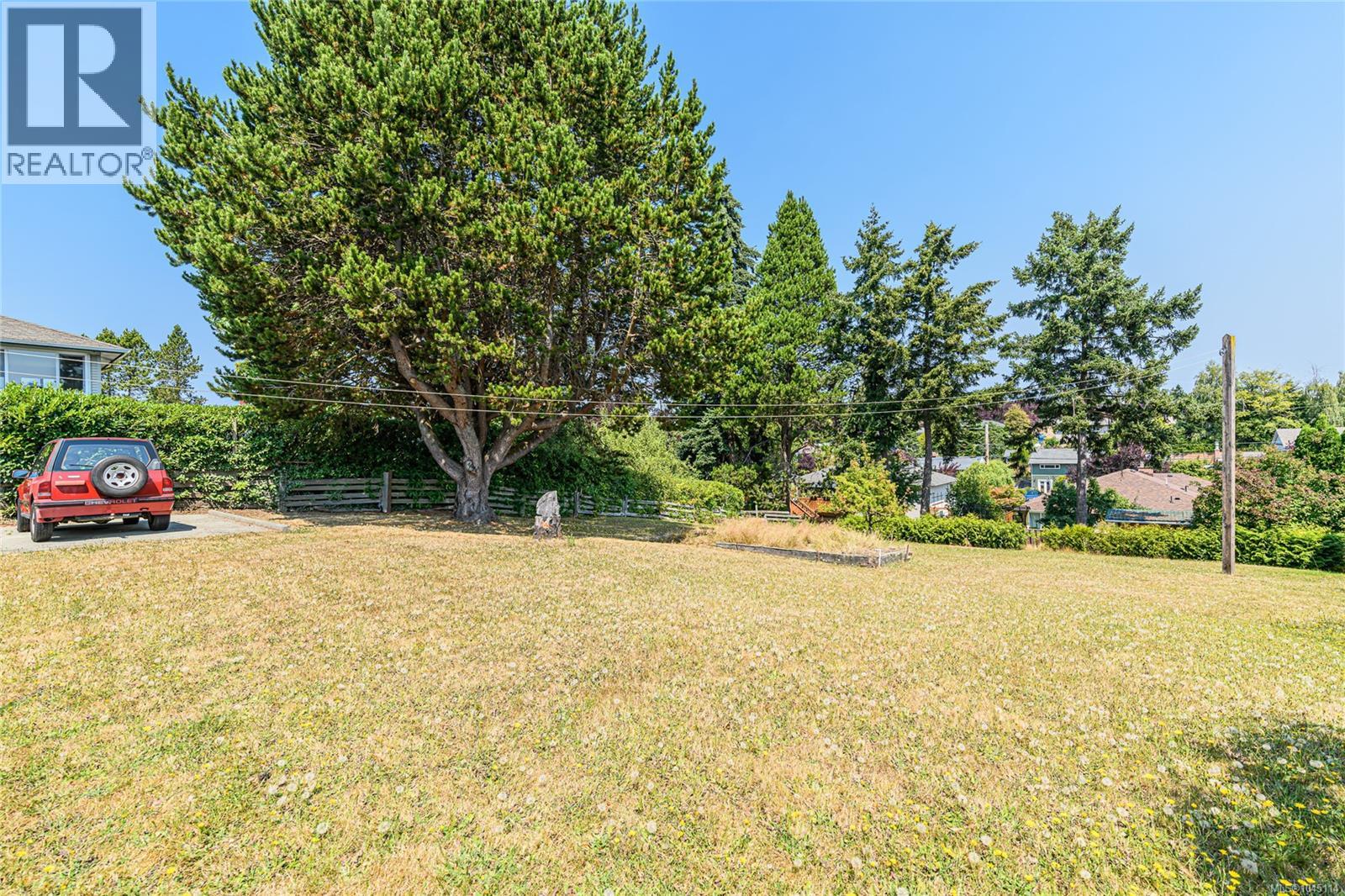 1040 Craigflower Rd - 31