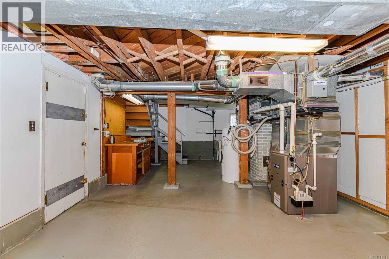 1040 Craigflower Rd - 24
