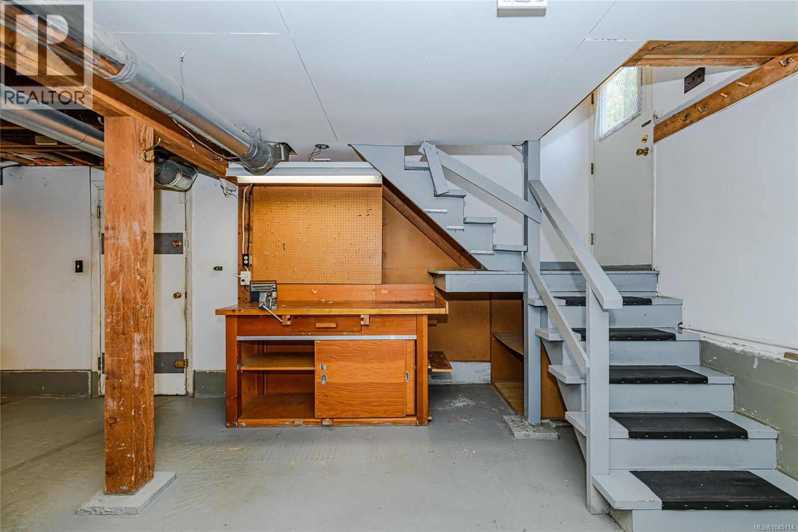 1040 Craigflower Rd - 23