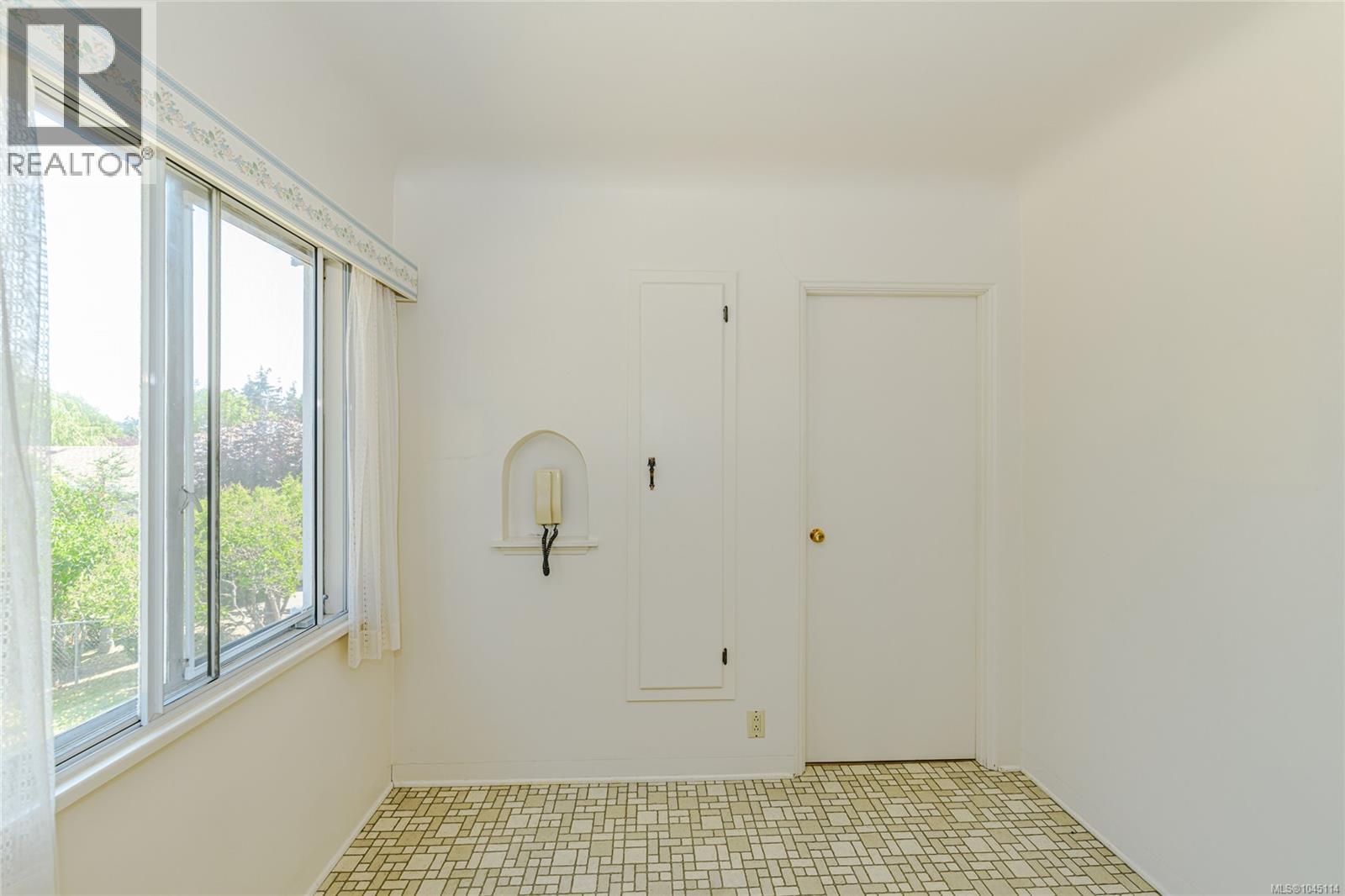 1040 Craigflower Rd - Image 8