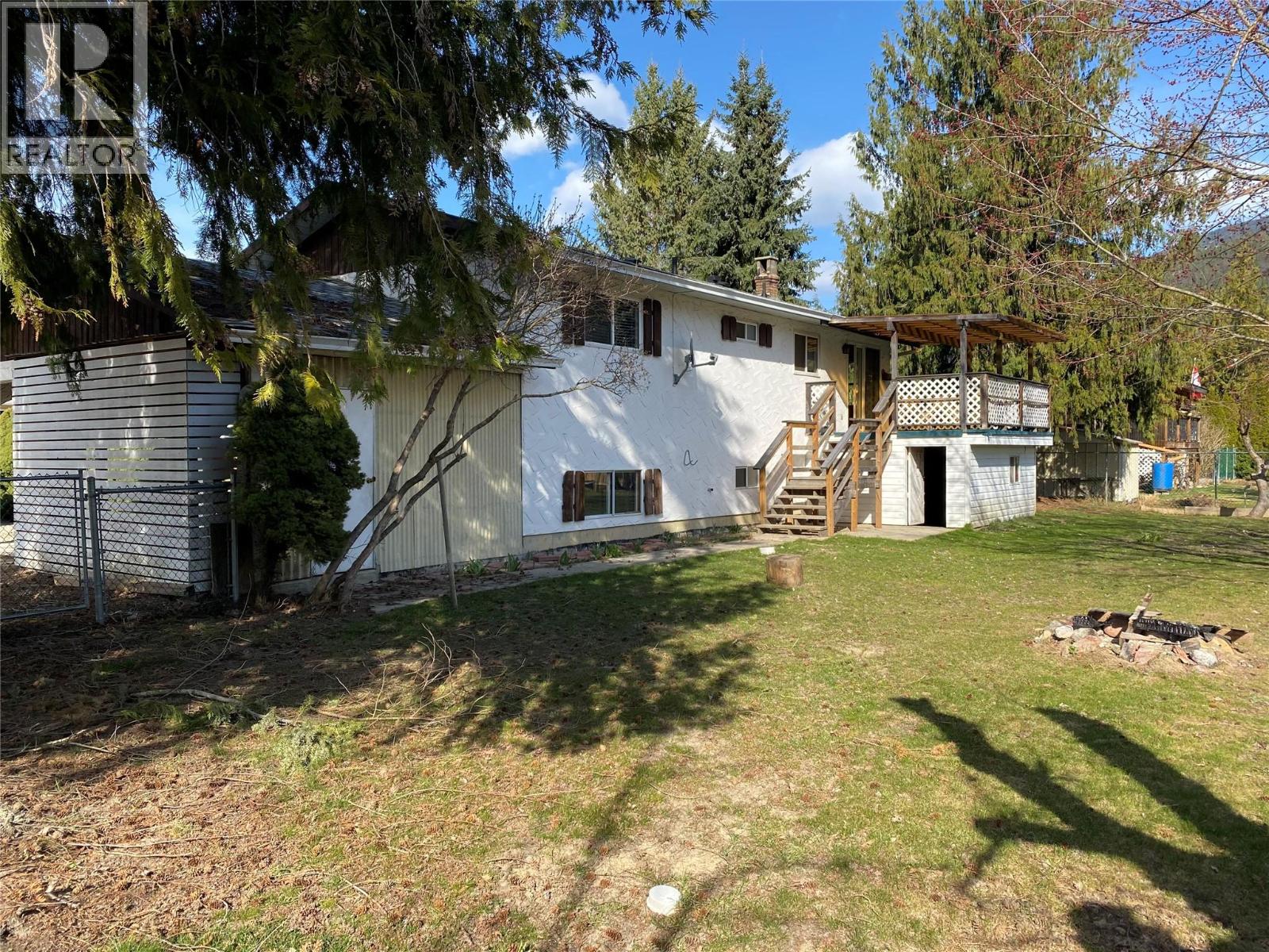 613 Forest Park Street, Sicamous — photo 2