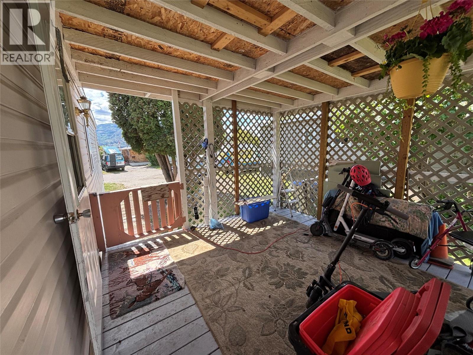 #27 2005 Boucherie Road - Image 31
