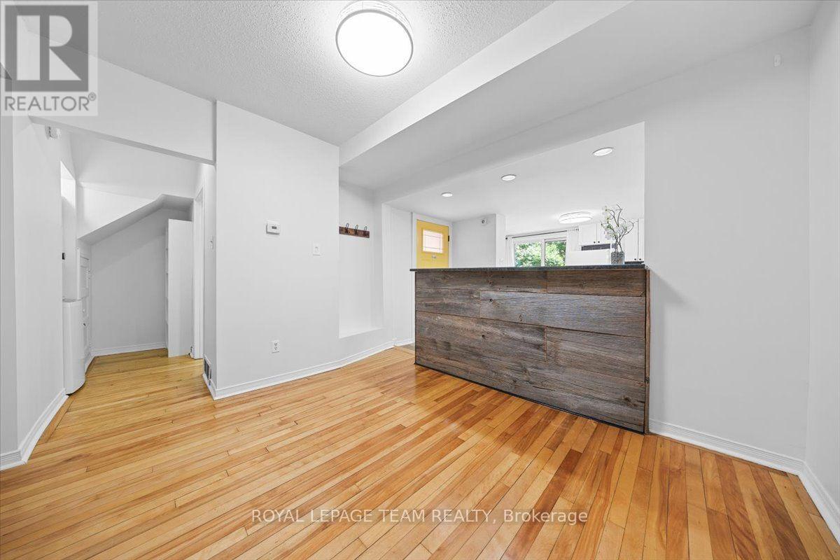 135 UPPER LORNE PLACE - 10