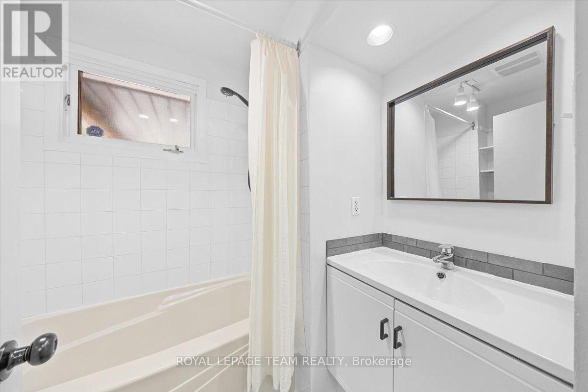 2 Bed, 2 Bath House for Sale in Ottawa – 135 UPPER LORNE PLACE, Ottawa – MLS# X13652948 - Image 13