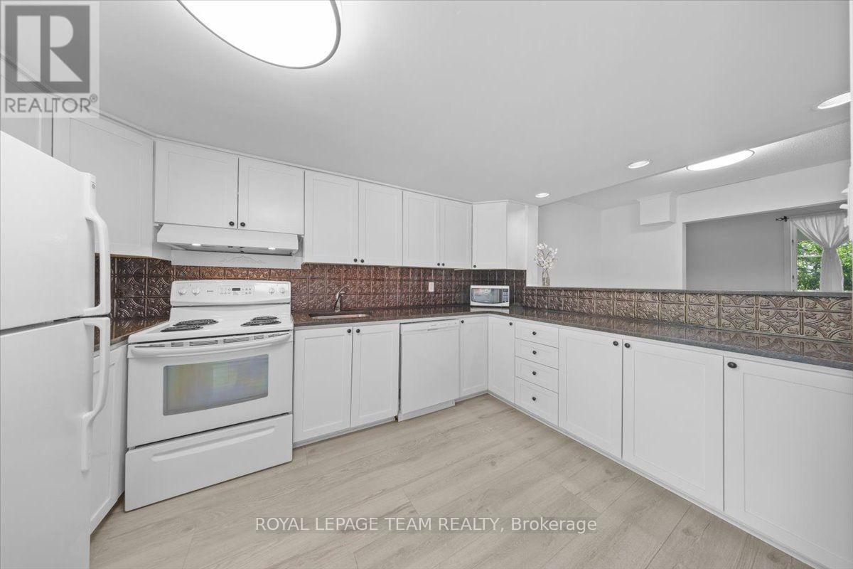 2 Bed, 2 Bath House for Sale in Ottawa – 135 UPPER LORNE PLACE, Ottawa – MLS# X13652948 - Image 19