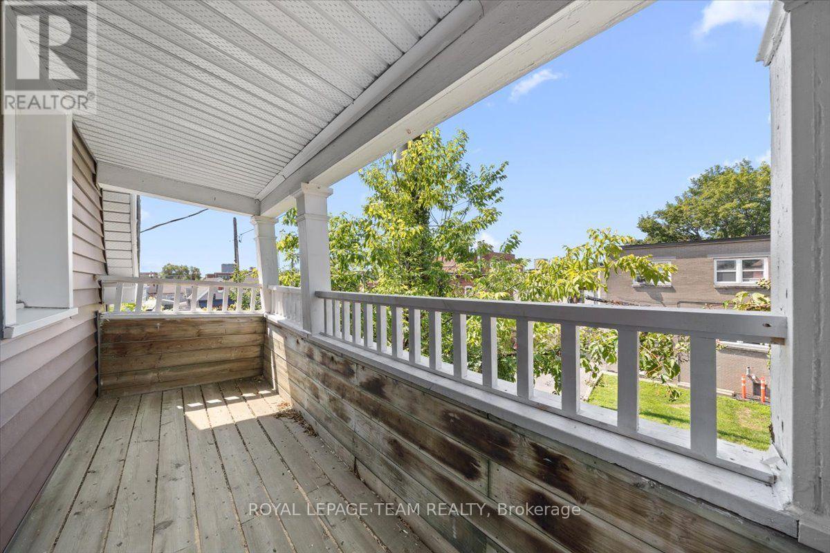 135 UPPER LORNE PLACE - 36
