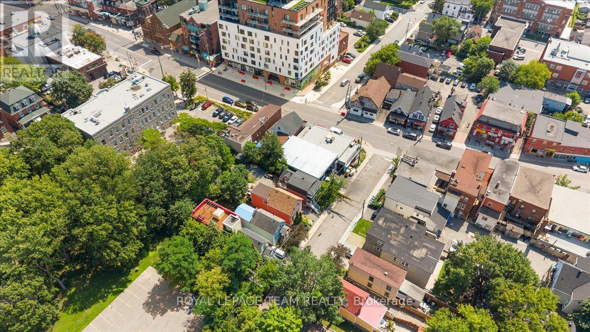 2 Bed, 2 Bath House for Sale in Ottawa – 135 UPPER LORNE PLACE, Ottawa – MLS# X13652948 - Image 46