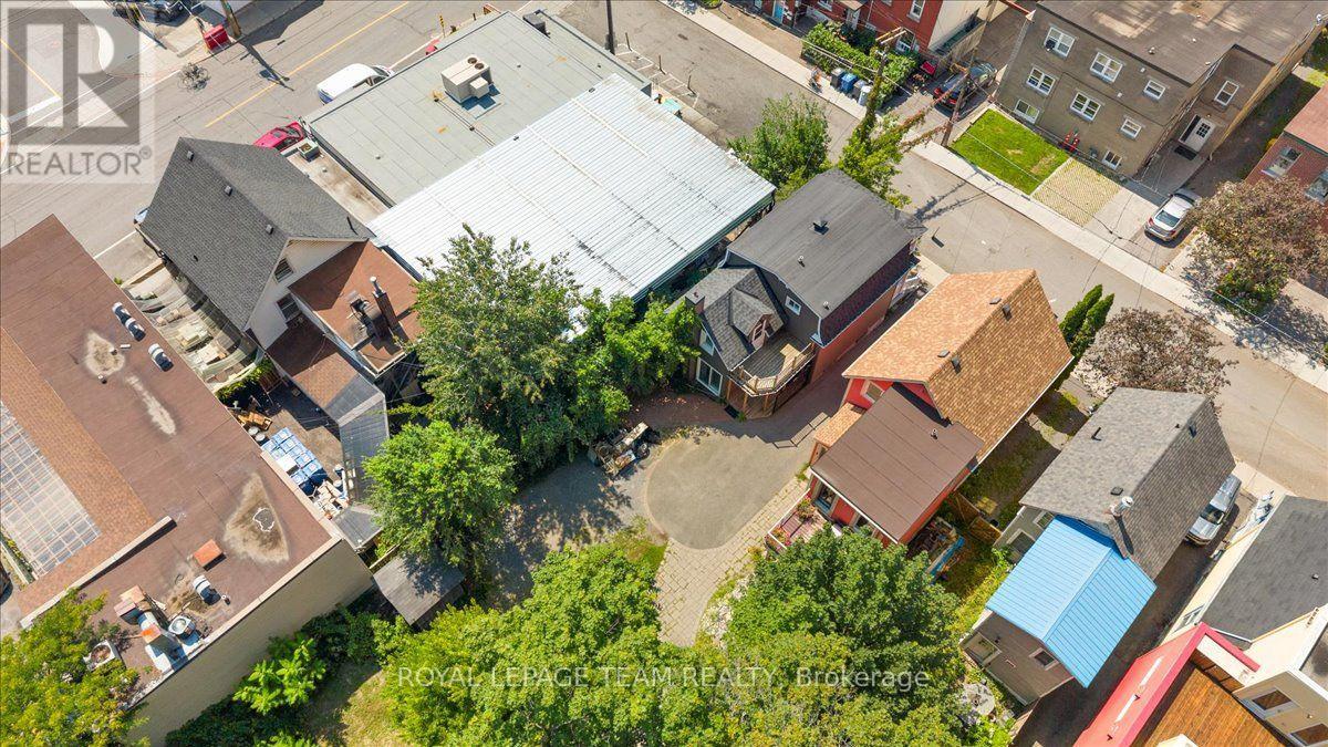 135 UPPER LORNE PLACE - 48