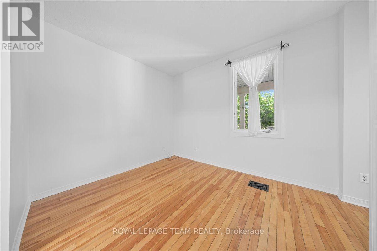 135 UPPER LORNE PLACE - 7