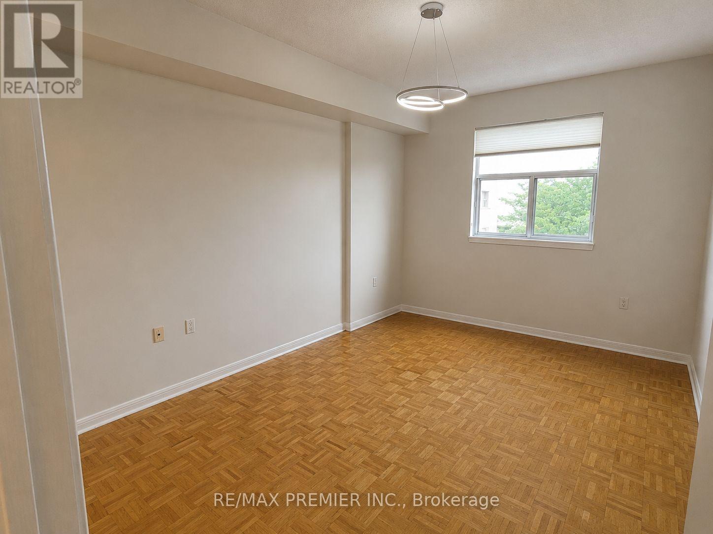 #502 2506 RUTHERFORD ROAD - 22