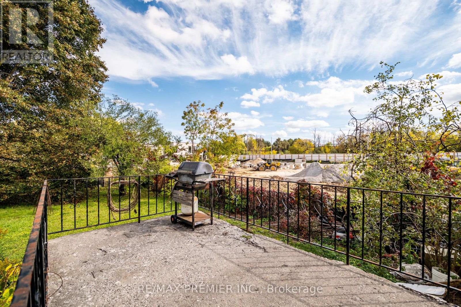 3 PARKER AVENUE - 33