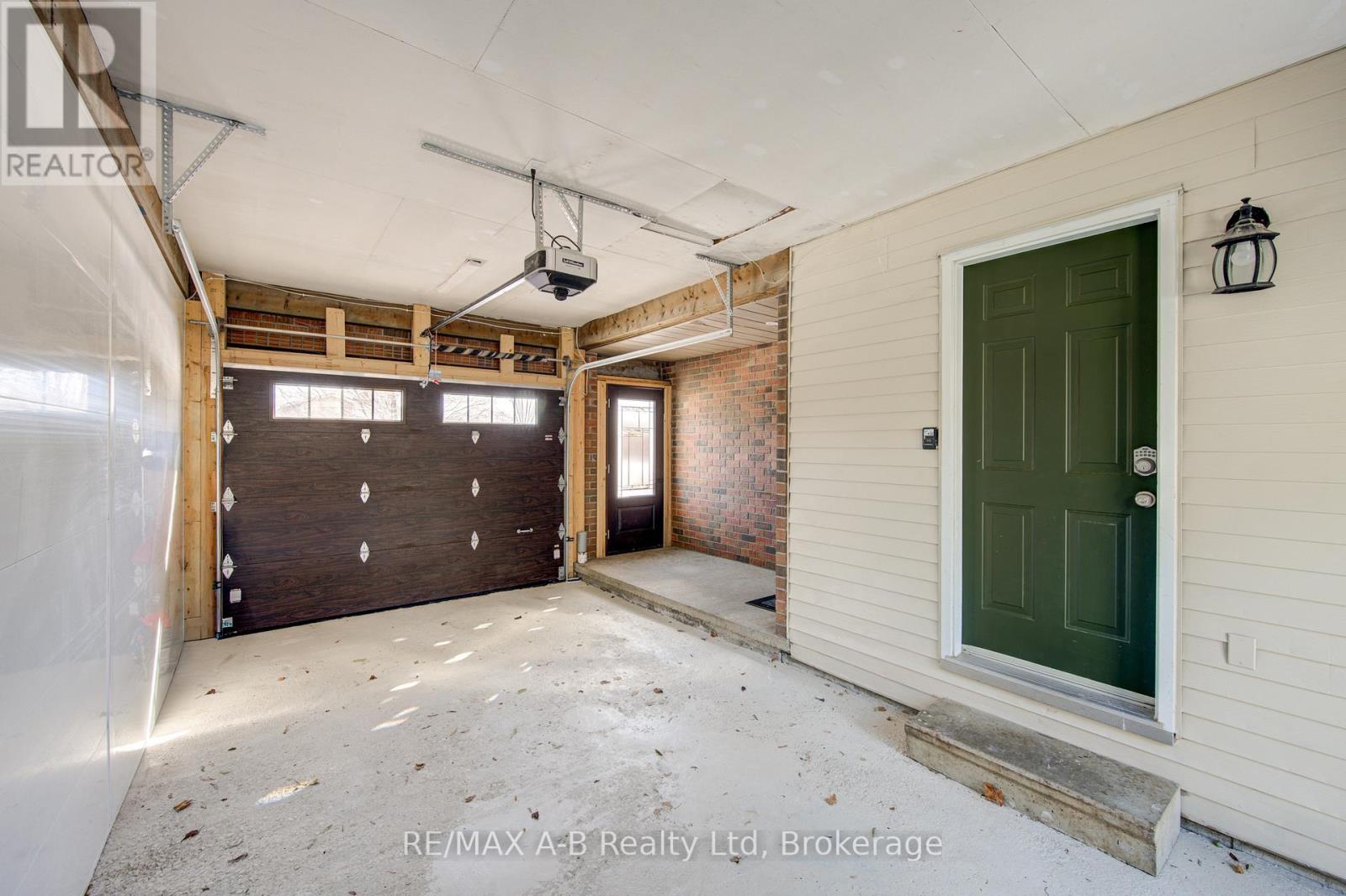 29 DUNSFORD CRESCENT - 39