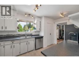 Kitchen - 2605 Soderholm Rd, Campbell River, BC V9W1M2 Photo 7