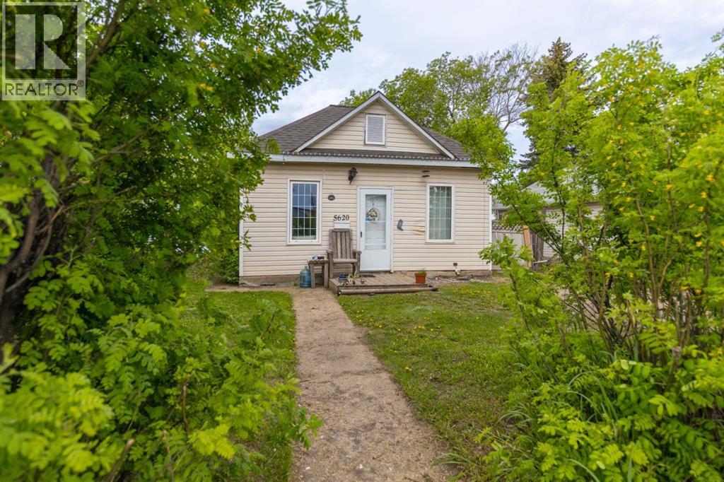 5620 49 Avenue - 1