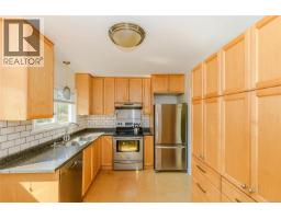 Ensuite - 129 Moss St, Victoria, BC V8V4M2 Photo 13