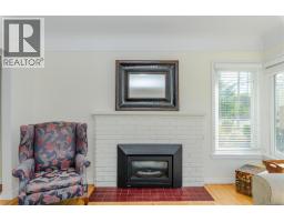 Living room - 129 Moss St, Victoria, BC V8V4M2 Photo 6