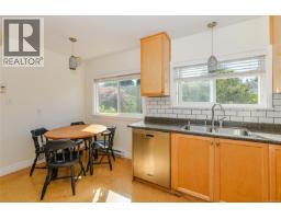 Primary Bedroom - 129 Moss St, Victoria, BC V8V4M2 Photo 14