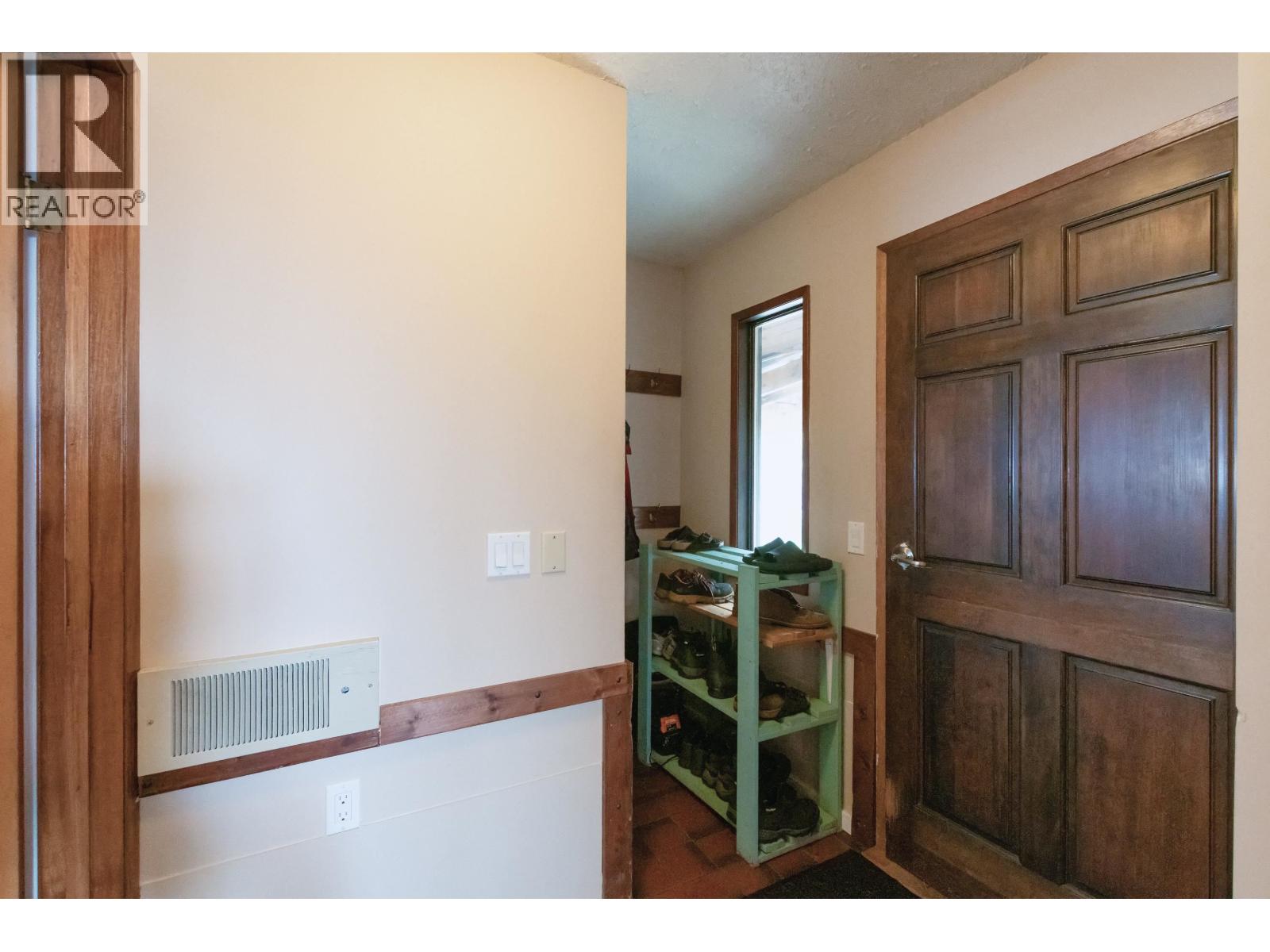 4902 LAUREL AVENUE, Sechelt