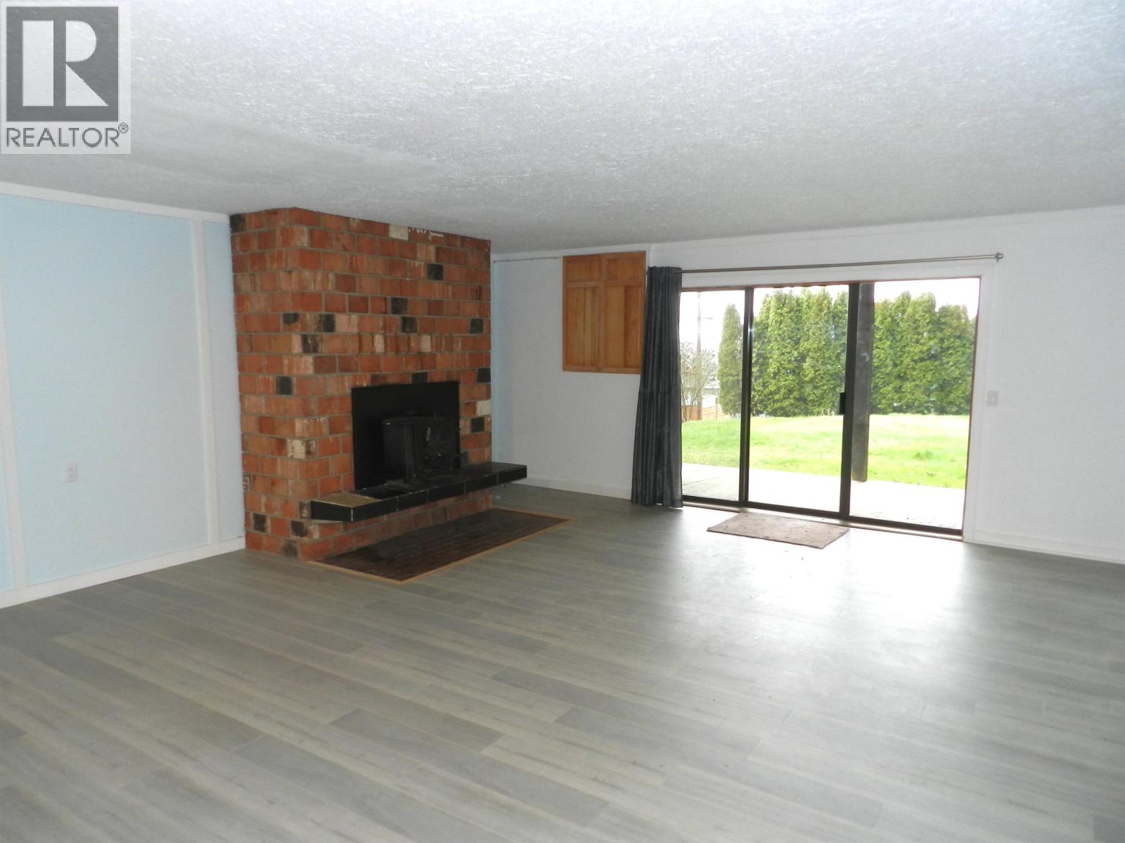 4902 LAUREL AVENUE, Sechelt