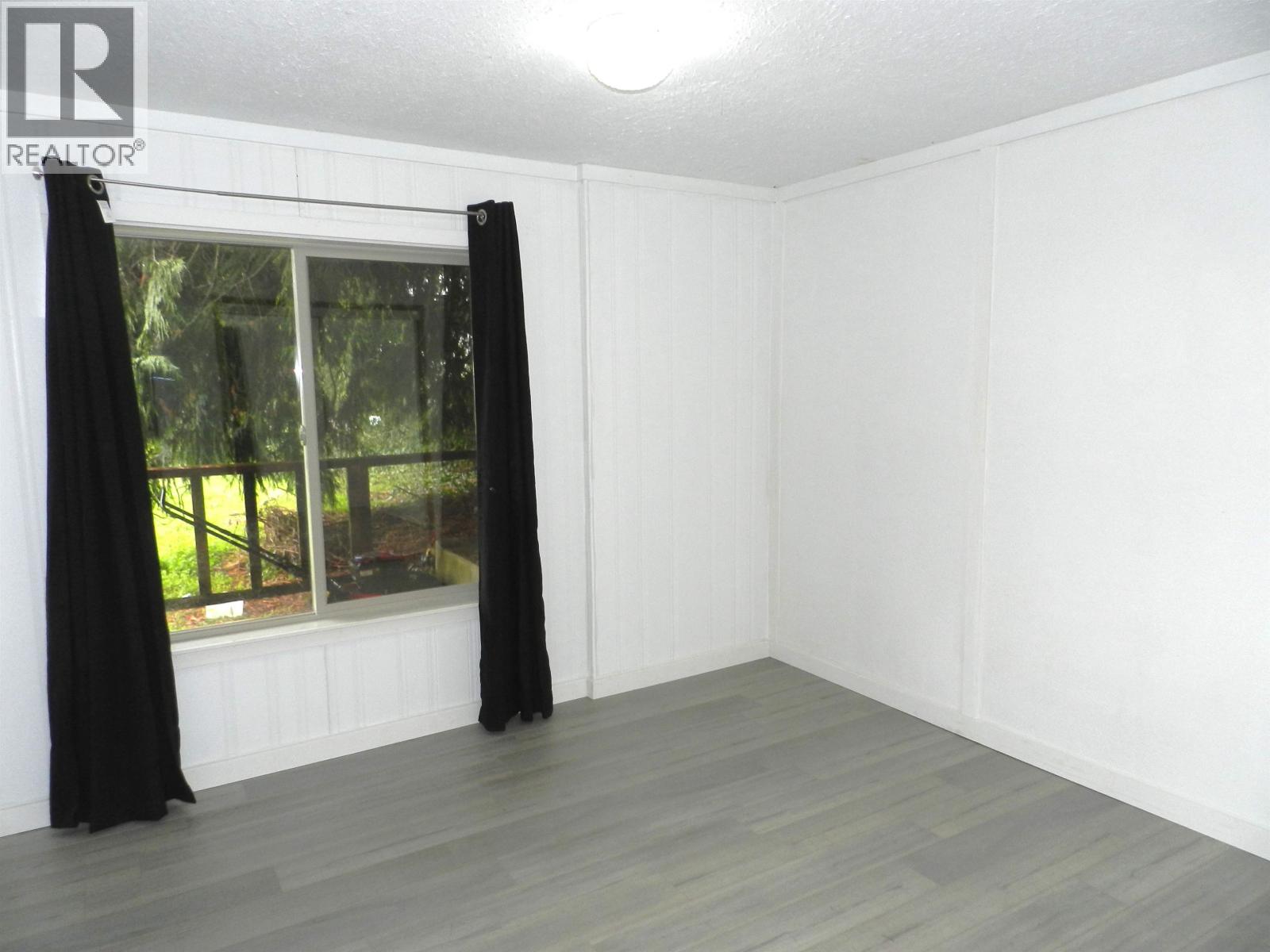 4902 LAUREL AVENUE, Sechelt