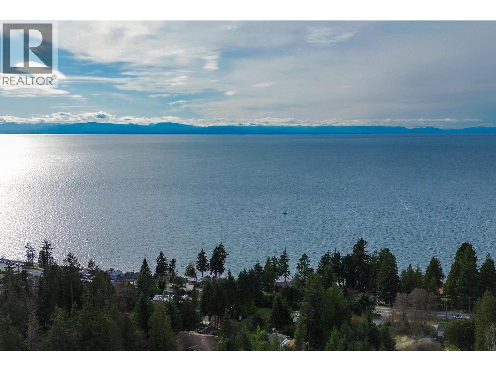 4902 LAUREL AVENUE, Sechelt