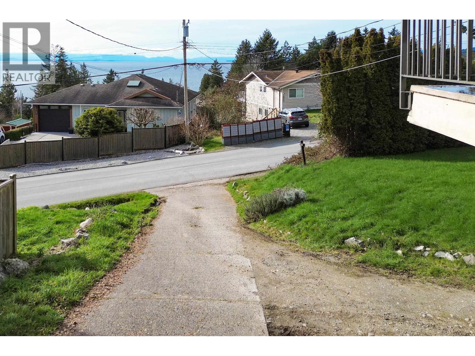 4902 LAUREL AVENUE, Sechelt