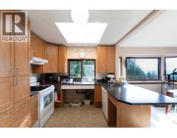 4902 Laurel Avenue, Sechelt, BC V7Z0B7 Photo 10
