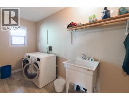 4902 Laurel Avenue, Sechelt, BC V7Z0B7 Photo 16