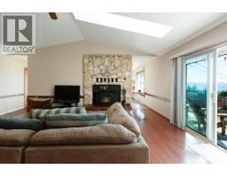 4902 Laurel Avenue, Sechelt, BC V7Z0B7 Photo 8