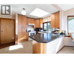 4902 Laurel Avenue, Sechelt, BC V7Z0B7 Photo 9