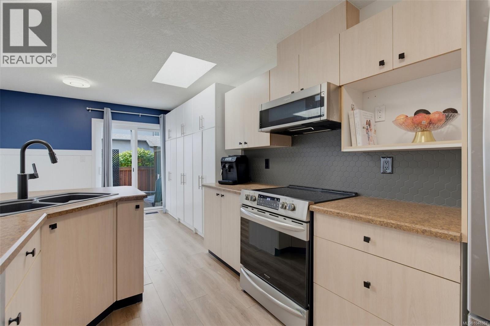 #9 2115 Amelia Ave - 24