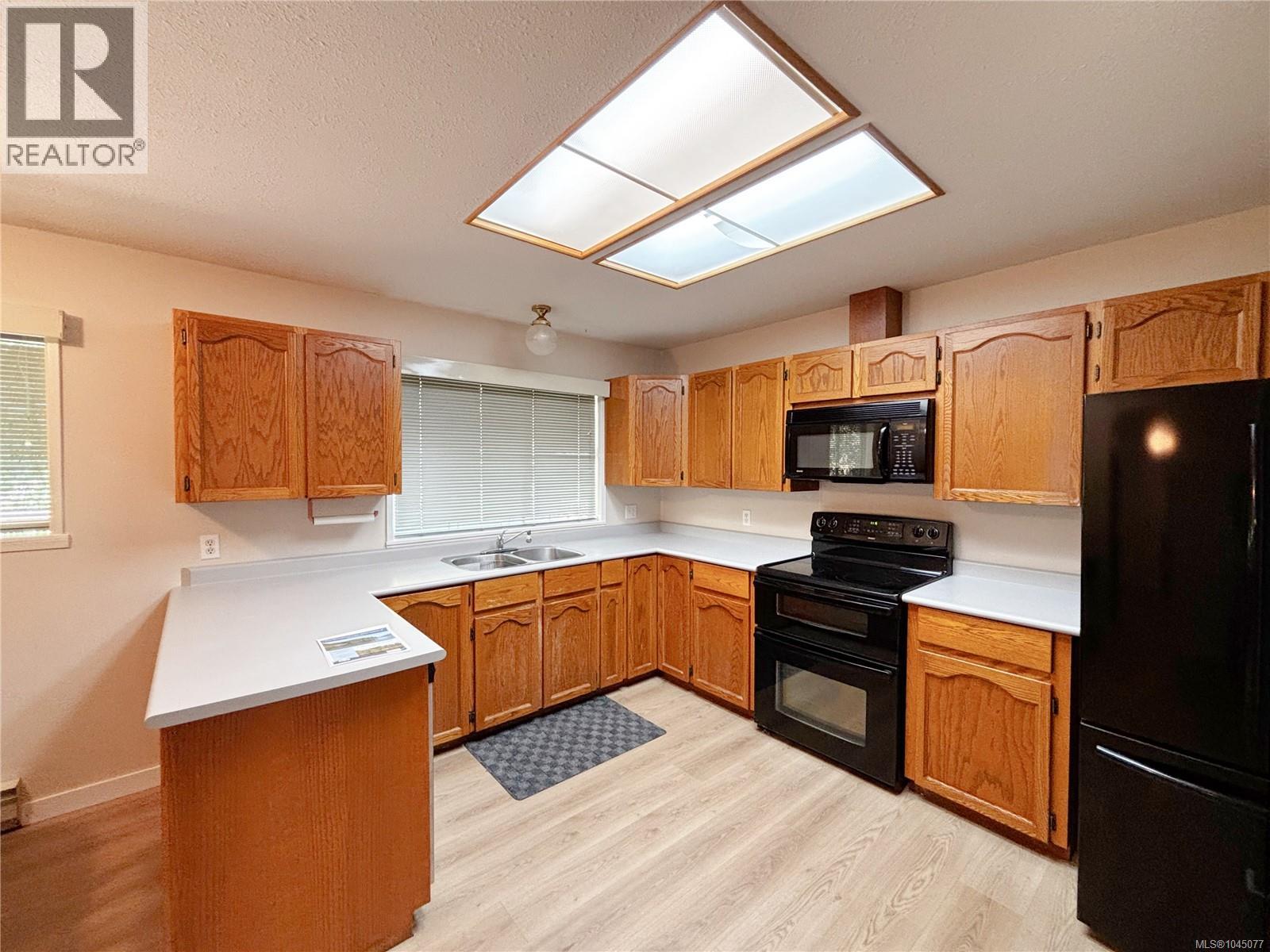 352 Nootka Dr - 2
