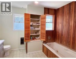 Dining room - 352 Nootka Dr, Gold River, BC V0P1G0 Photo 13