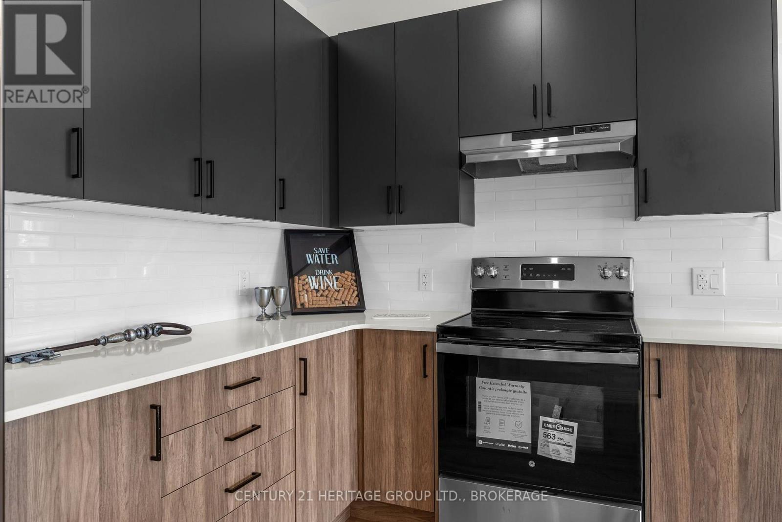60 DUSENBURY DRIVE - Image 27